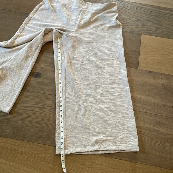 Adrianna Papell Textured Crepe Wide Leg Culotte
Pull On Crop Pants Size Large - Picture 6 of 10